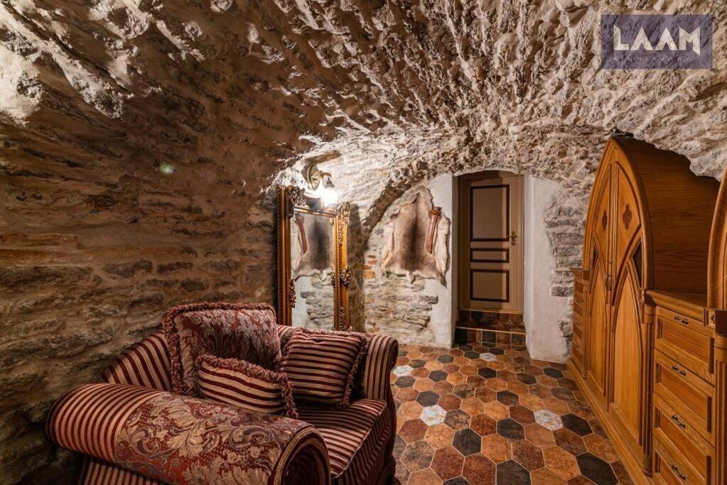 Atmospheric Place In The Historical Center *